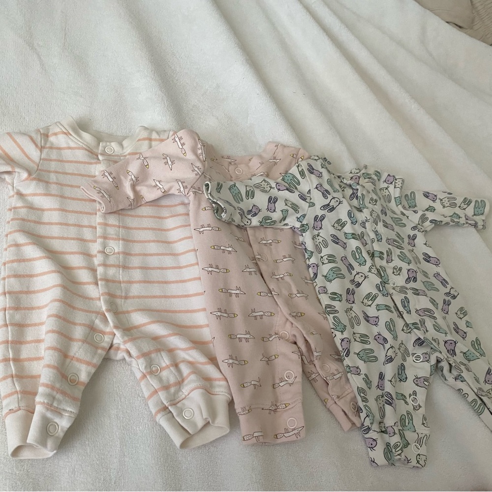 NEWBORN ONSIES WITH BUTTONS